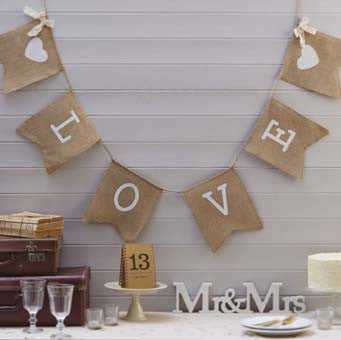 Vintage Affair - Love Hessian Bunting